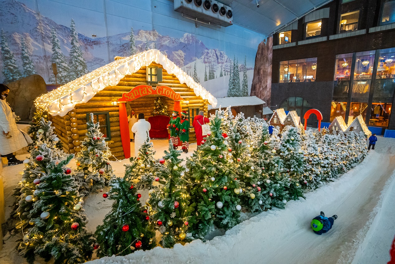 Crystal White Christmas at Ski Dubai