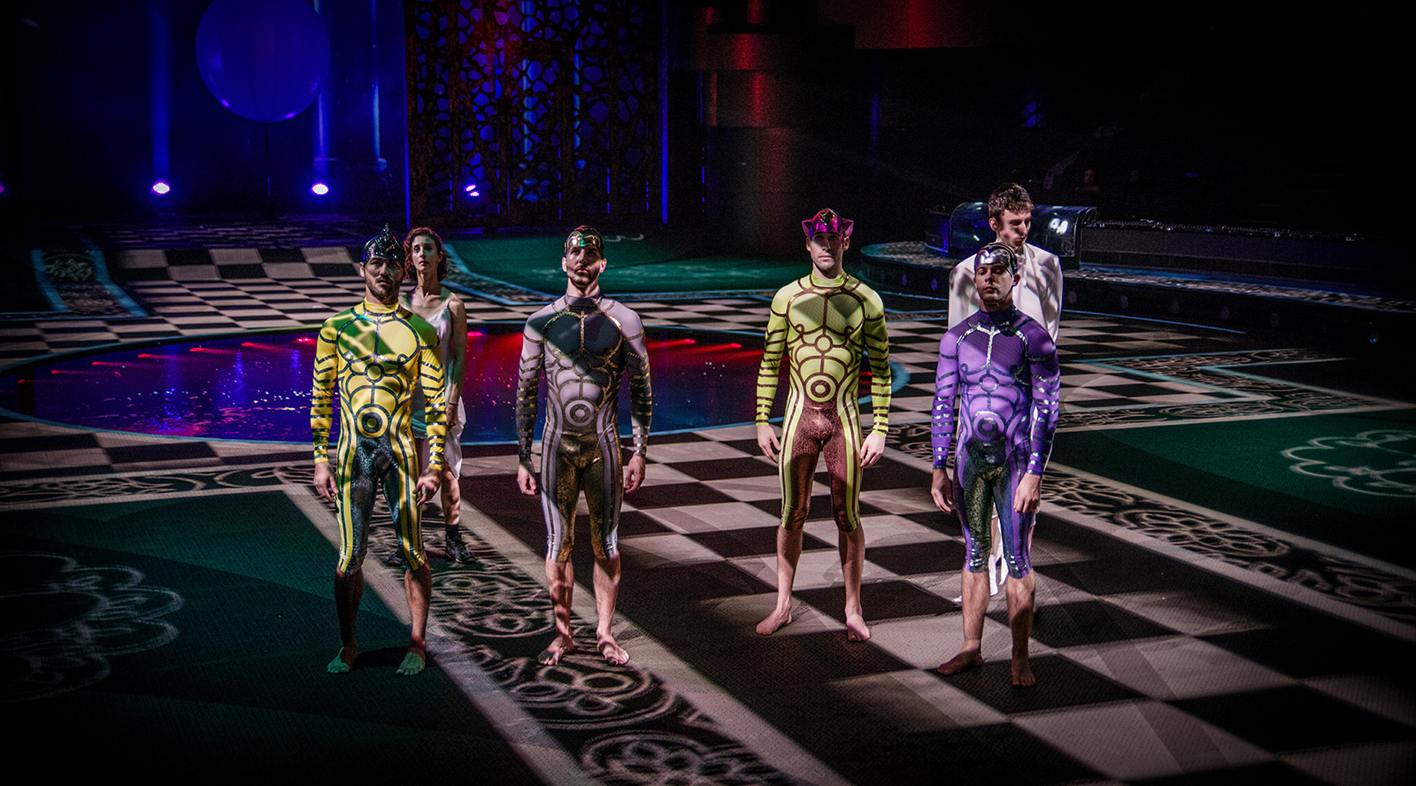La Perle’s Christmas Aqua Acrobatic Show